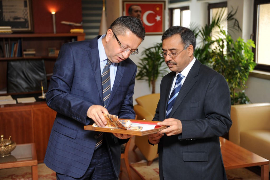 Mayor of Altindag presenting a gift of Ebru art to Ambassador Sohail Mahmood