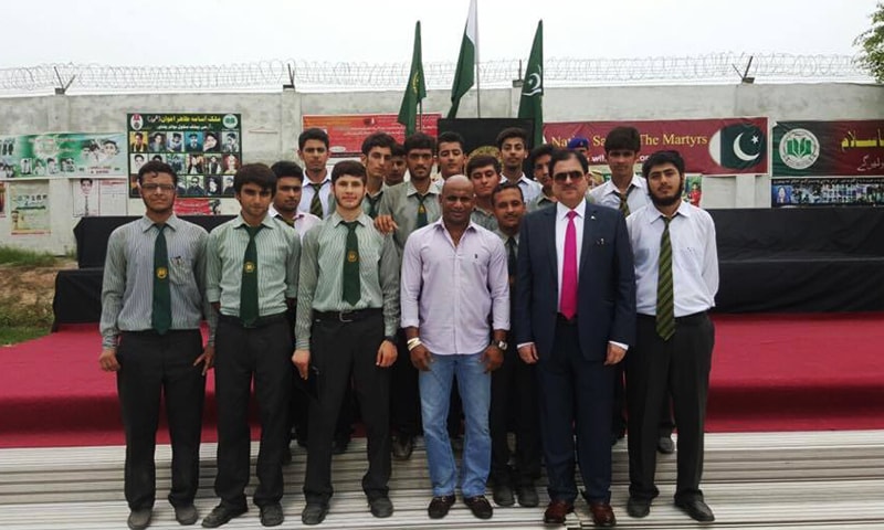 Sanath Jayasuriya visits Army Public school in Peshawar to pay respects to fallen angels of Pakistan on the dark day of 16 Dec 2014.
