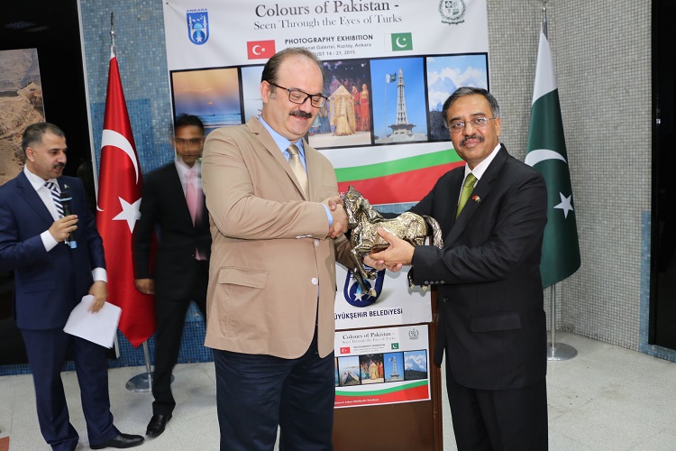 4 Ambassador Sohail Mahmood Presenting a Pakistani handicraft to President of TIKA