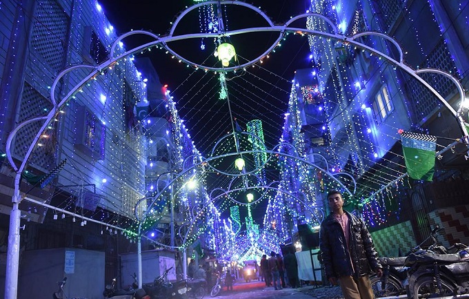 A Pakistani boy walks past a street decorated to celebrate the birthday of Prophet Mohammed (PBUH) in Karachi. Photo: AFP