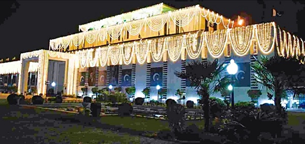 Aiwan-e-Sadar (President's House) in Islamabad illuminated on Eid-e-Milad-ul-Nabi