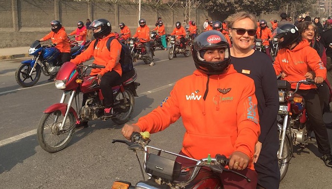 Women on wheels smash stereotypes and reclaim public space for women in Lahore, Pakistan.