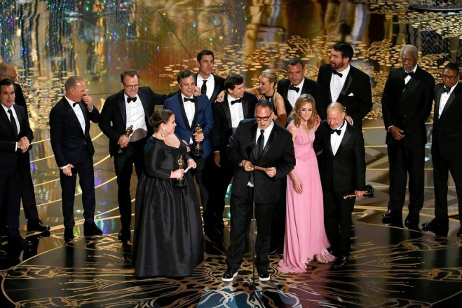 Team "Spotlight" accepts the best picture Oscar.