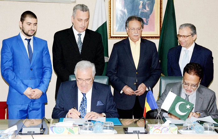 Pakistan's premier news agency in public sector Associated Press of Pakistan Corporation (APP) and Romania's official news agency AGERPRESS signed a news cooperation agreement on 14 April, 2016 in Islamabad, Pakistan