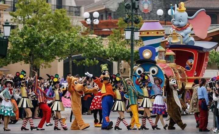 Cartoon characters take cruise at Shanghai Disneyland on June 16, 2016