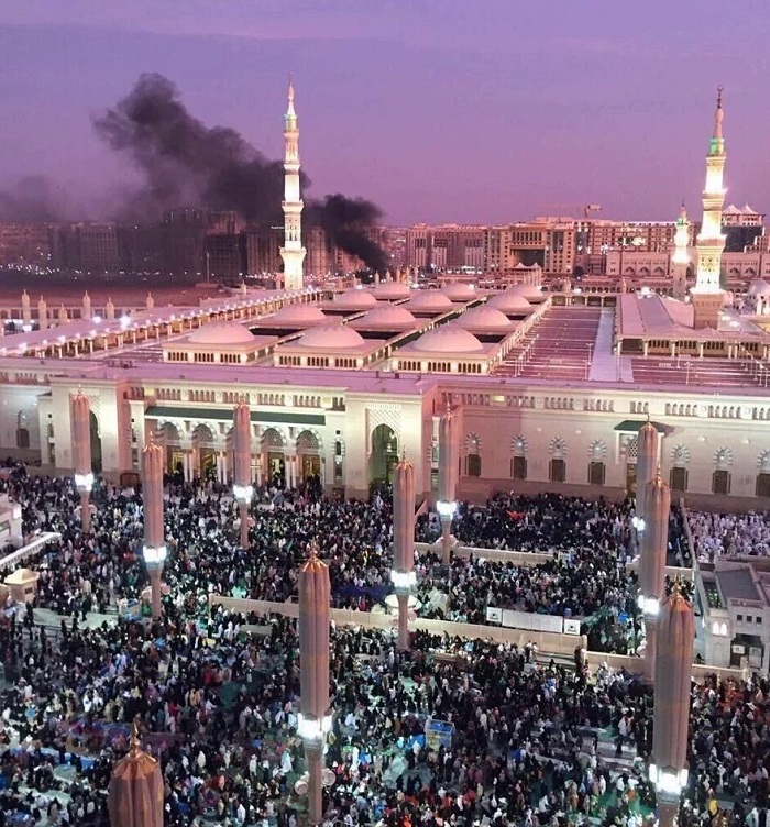 Smoke rises from Al-Masjid an-Nabaw in Medina, Saudi Arabia on July 5. Photo via Twitter