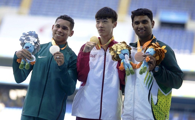 Haider Ali poses with the winners of the long jump event. Photo: Reuters