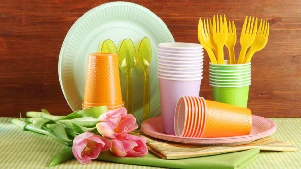 France to bans all plastic dishware starting in 2020