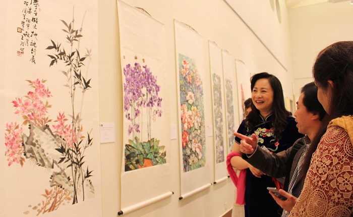 Madame Bao Jiqing, wife of Ambassador of China to Pakistan, enjoying the paintings at art show by Pakistani and Chinese artists at PNCA in Islamabad on 18 Oct. 2016. Photo: Sana Jamal