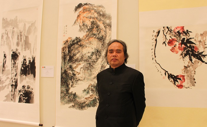 Veteran Chinese artist Yuan Youqi standing beside his paintings at joint exhibition by Pakistani and Chinese artists at PNCA in Islamabad on 18 Oct. 2016. Photo: Sana Jamal