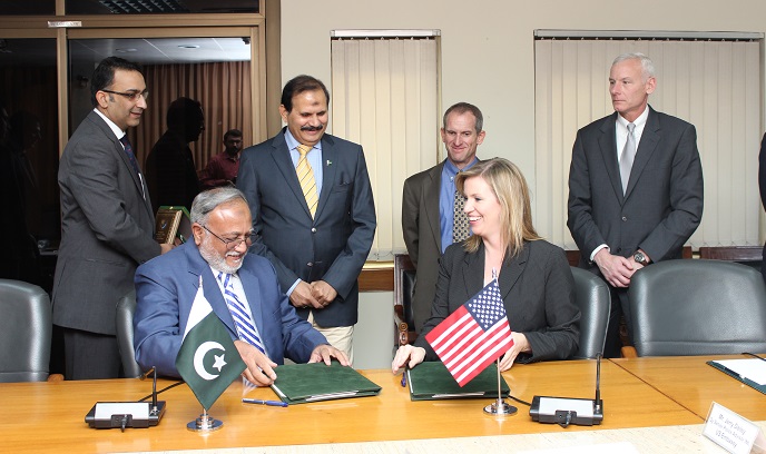 US and Pakistan sign agreement to combat corruption