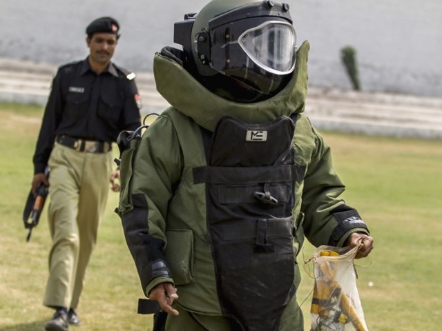 This brave Pakistani lady from KPK is a member of the Bomb Disposal Unit