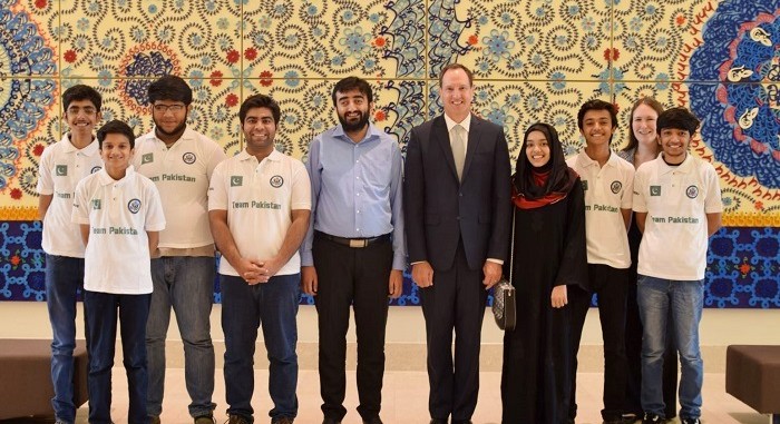 Pakistani Robotics team with mentors and American Embassy Chargé d’Affaires Jonathan Pratt in Islamabad, Pakistan