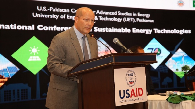 Experts discuss Solutions to Pakistan’s Energy Needs at Energy Conference