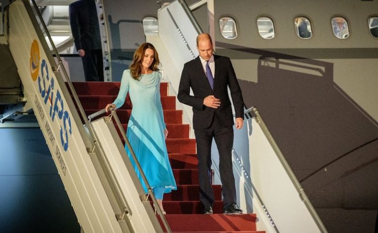 Prince William and Kate Middleton arrive in Pakistan