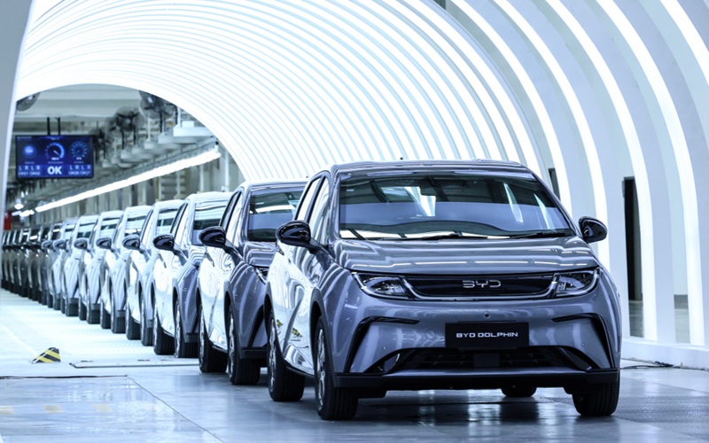 China’s BYD overtakes Tesla as world’s top EV seller in 2025 | TVI Today