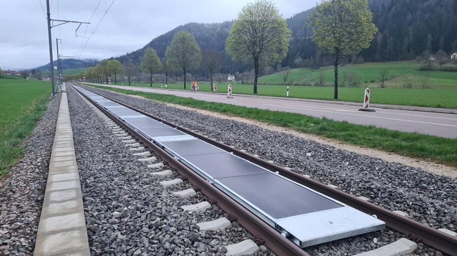 Swiss startup Sun-Ways is making use of open spaces between railway tracks by placing solar panels