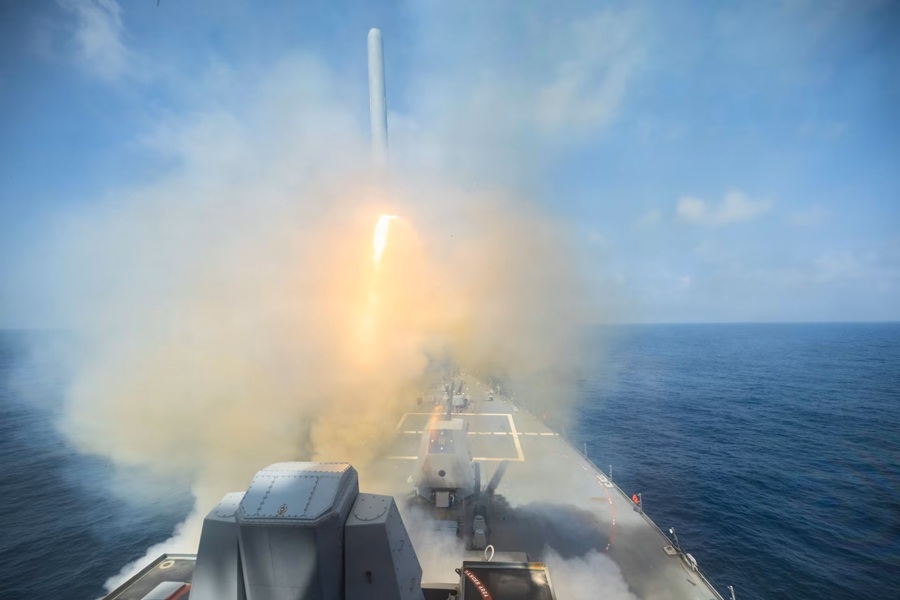 USS Spruance fires a Tomahawk